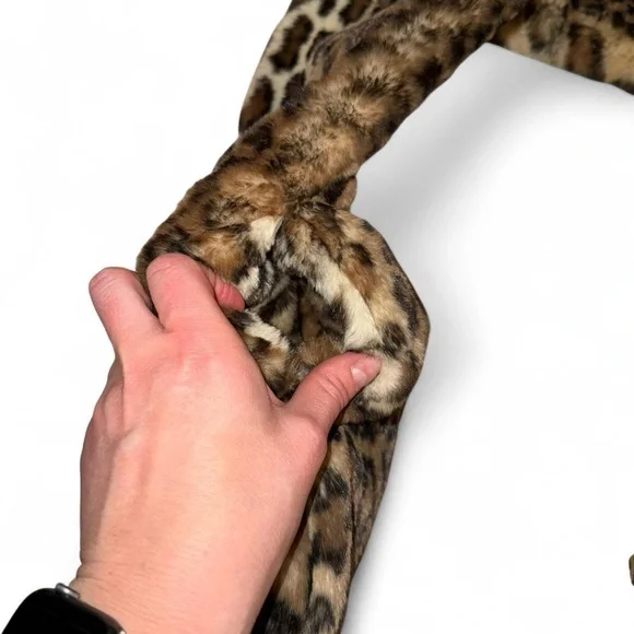 Leopard Print Faux Fur Scarf Cabi - Picture 5 of 5